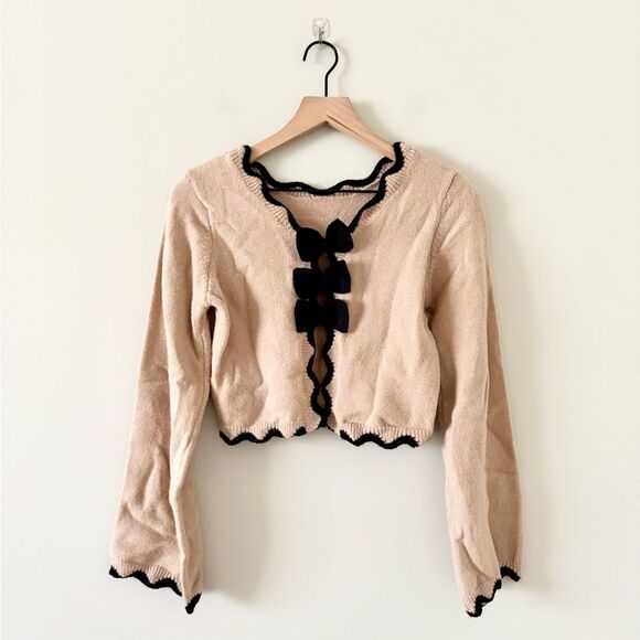 Commense Contrast Wave Trim Bow Sweater in Tan & Black - Size S - Picture 1 of 5